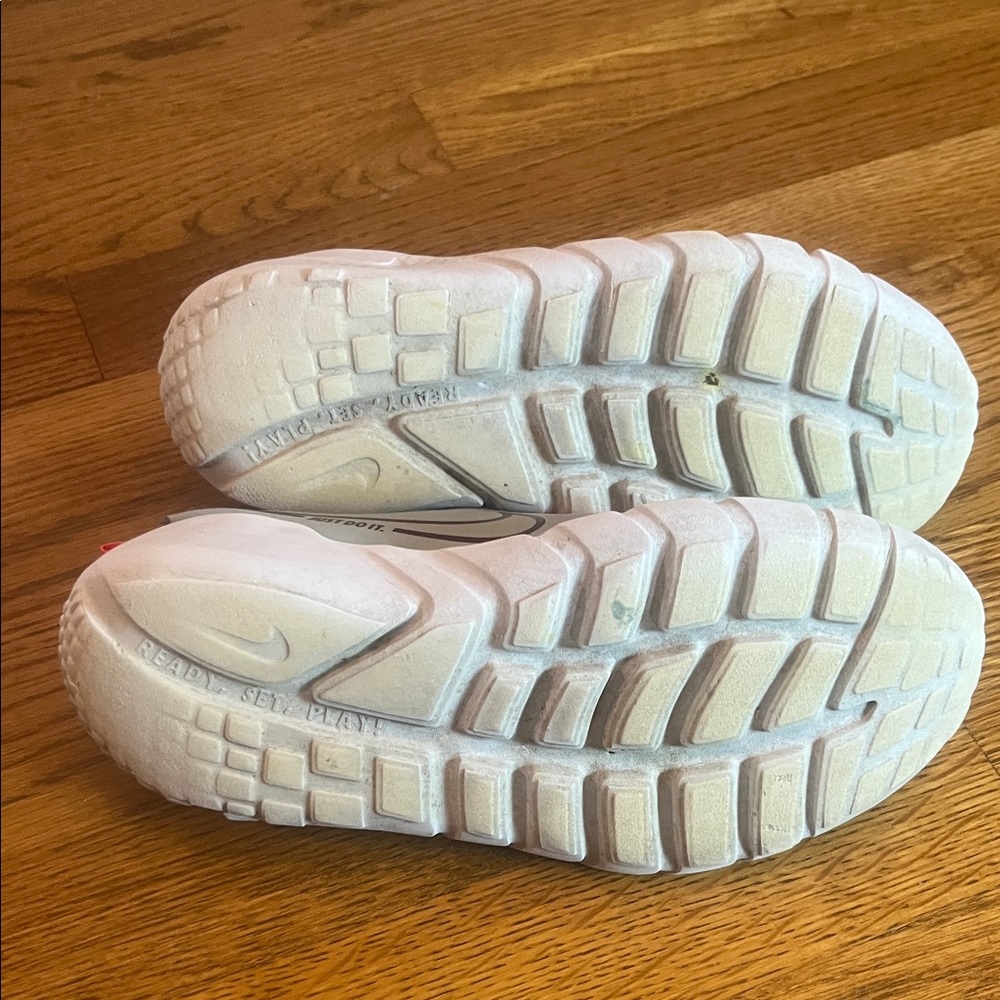 Nike Kids Flex Runners - Gray and Orange. Slip on. Size 4Y - Picture 3 of 3